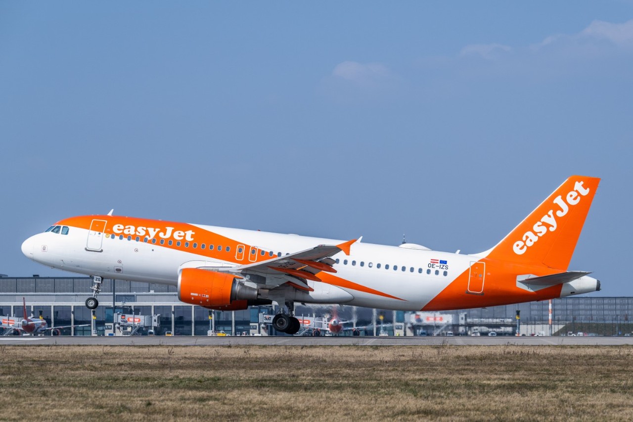 EasyJet Agrees in Principle to £5.7bn Apollo Management Takeover
